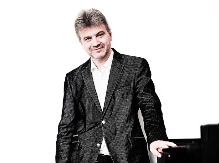 Ukrainian National Philharmonic Orchestra with Mark Bebbington, piano