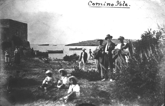 Euchar Gravina: ħsejjes iduru, iduru | sounds spinning, spinning