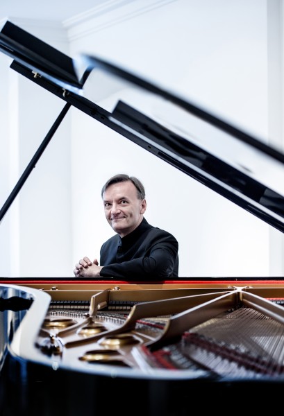 Stephen Hough & Viano Quartet